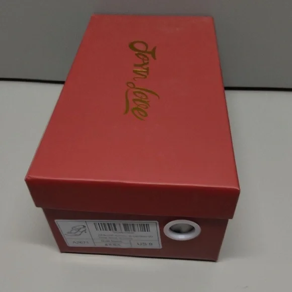 Women’s Gold Strappy Kitten Heel Sandals Square Toe Low Heel Size 9 New in Box - Picture 10 of 10